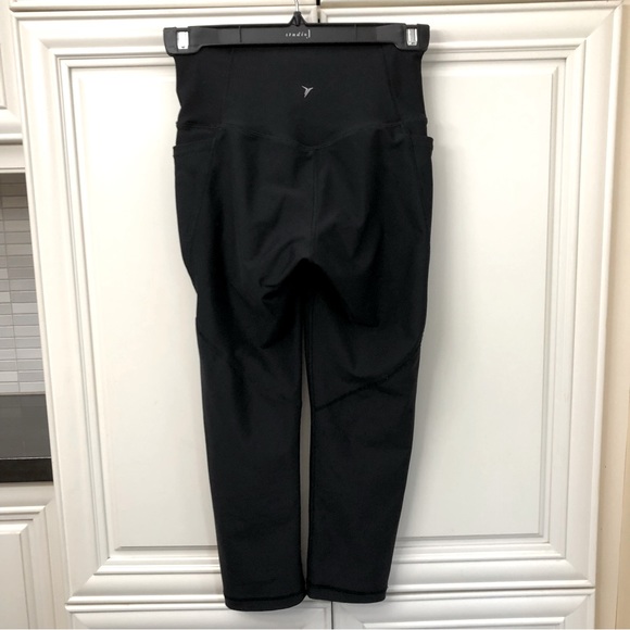 Old Navy women’s elevate crop leggings - Picture 8 of 9